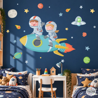 Vinilos infantiles niño y niña en cohete – Decoración espacial para habitación infantil