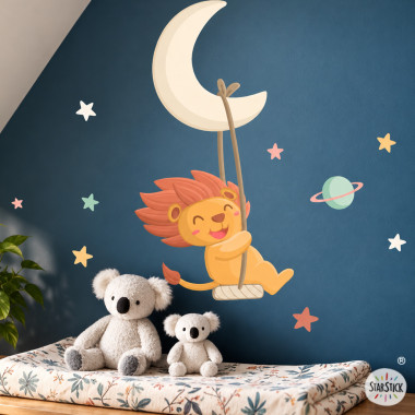 Sticker mural enfant lion sur la lune avec balançoire – Décoration chambre bébé