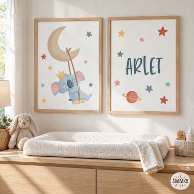 2 Tableaux pour enfants personnalisés avec prénom – Koala sur la lune avec balançoire