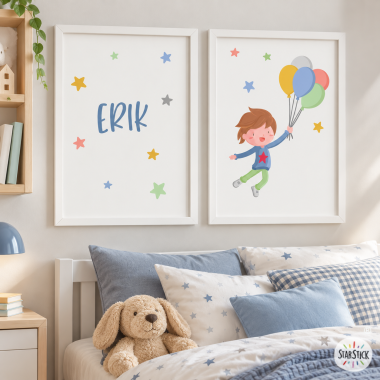 2 Affiches enfant personnalisables - Garçon aux ballons