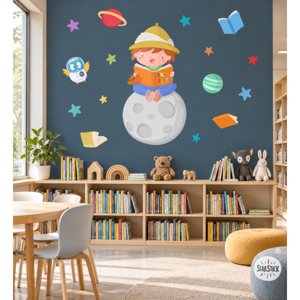 Decoració biblioteques escolars amb vinils - Nen llegint a la lluna