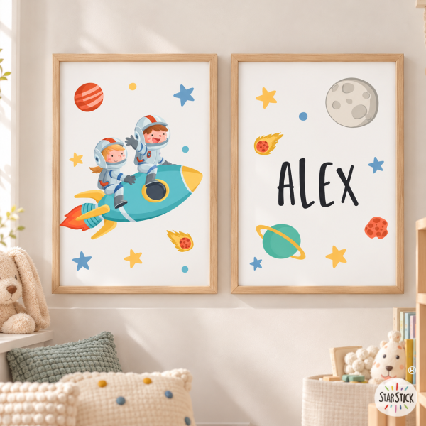 2 Hermanos con cohete (niño + niña). Conjunto de 2 cuadros infantiles personalizables