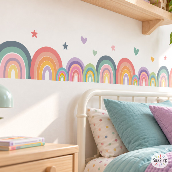 Frise murale enfant arc-en-ciel, étoiles et cœurs autocollante pour décorer une chambre d’enfant