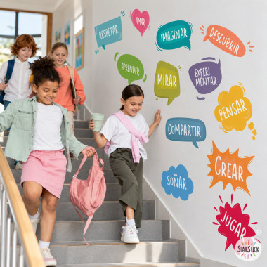 Vinilo decorativo educativo para colegios con palabras motivadoras y niños aprendiendo juntos en un aula de primaria