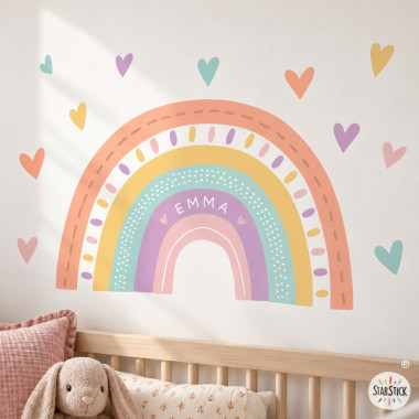 Vinilo infantil personalizado con niña y arcoíris en color mandarina para decorar la pared de una habitación infantil