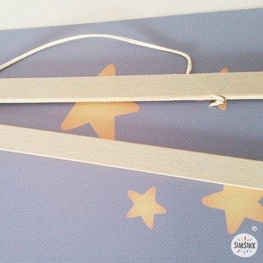 Magnetized wooden hangers for sheets