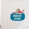 Coche de carreras con cocodrilo - Vinilo con nombre para puertas