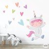 Sticker mural enfant - Fille déguisée en licorne