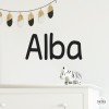 Vinilo infantil personalizado con nombre, ideal para decorar habitaciones de bebés y niños.