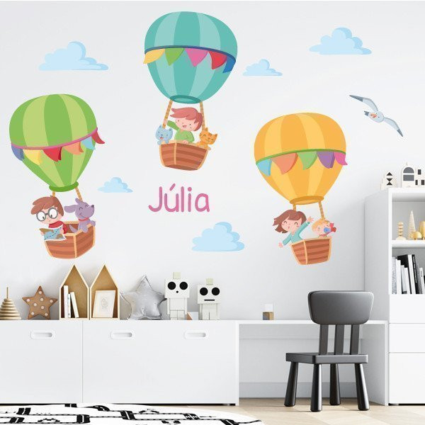 Vinilo infantil personalizado con nombre, ideal para decorar habitaciones de bebés y niños.