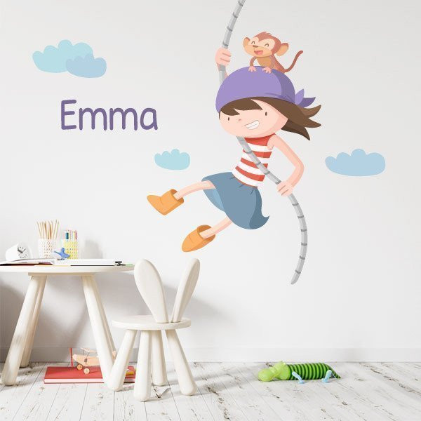Vinilo infantil personalizado con nombre, ideal para decorar habitaciones de bebés y niños.