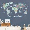 Vinil infantil mapa mundi Món Feliç blau per paret amb il·lustracions infantils decoratives i educatives