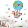 Decoració escoles i instituts en català - Volant amb llibres - vinils infantiles