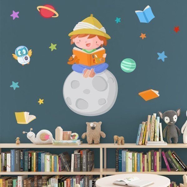 Decoración de bibliotecas escolares con vinilos – Niño leyendo en la luna