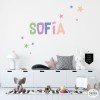 Adhesivo decorativo infantil personalizado con nombre modelo Candy en pared de habitación infantil