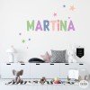 Sticker mural enfant personnalisé avec prénom modèle Candy dans une chambre d’enfant