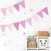 Décoration enfantine avec des stickers. Fanions personnalisables rose