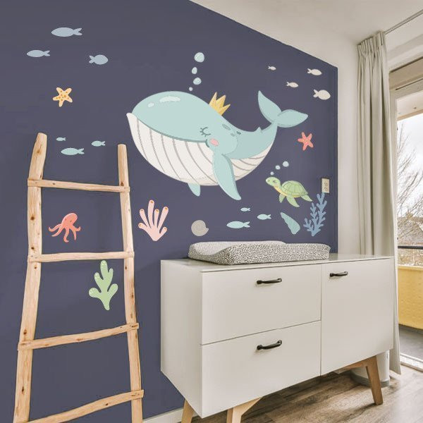 Vinilos infantiles - La ballena reina bajo del mar - Decoración para bebés