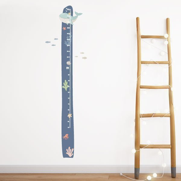 Vinilo infantil medidor - La ballena reina bajo del mar