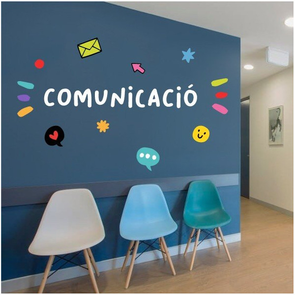 Tria idioma! Comunicació – Vinils murals - Idees per decorar espais públics