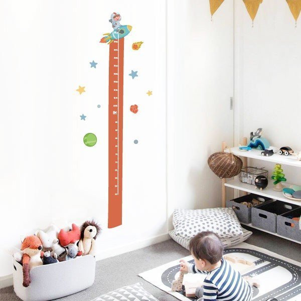 Vinilo medidor - Niño con cohete - Vinilos originales para habitaciones infantiles