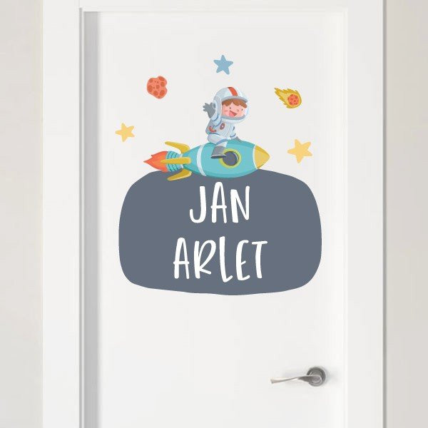 Sticker enfant avec nom - Garçon avec fusée - Décoration enfant personnalisée