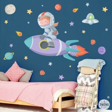 Fille avec fusée - Sticker mural - Idées pour décorer les chambres d'enfants