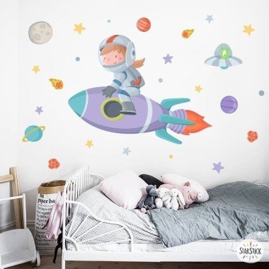 Niña con cohete - Vinilos de pared - Ideas para decorar habitaciones infantiles
