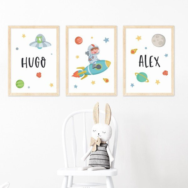 Affiches pour enfants personnalisées. Enfant avec fusée. Décoration enfantine