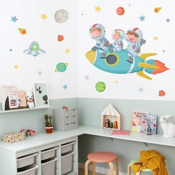 3 Enfants avec fusée - Stickers pour décorer les centres de santé