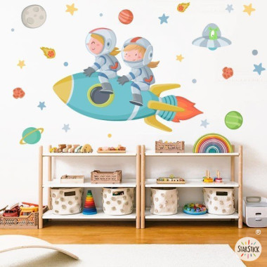 Vinil infantil dues germanes en coet amb planetes i estrelles