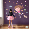Vinil infantil nena patinadora amb gosset, arcs de Sant Martí, núvols i estrelles decoratives per habitació infantil StarStick
