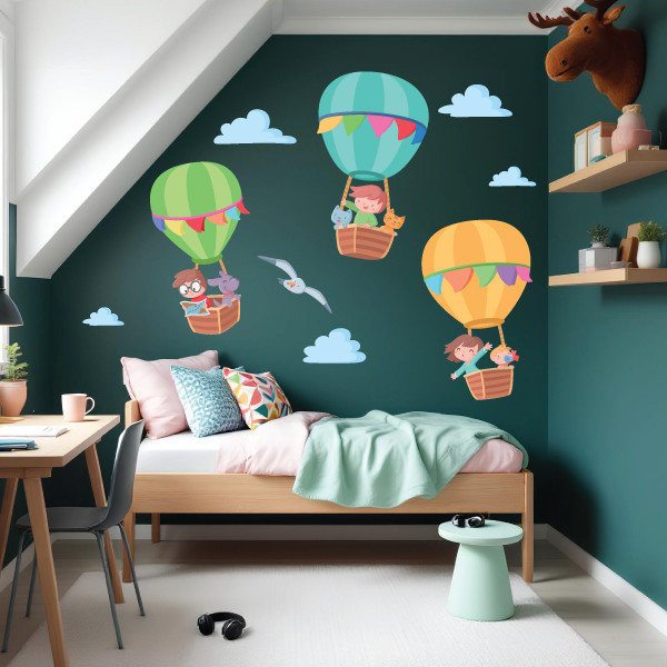 Vinil infantil aventura en globus amb nens en globus aerostàtics, núvols i gavina per habitació infantil StarStick