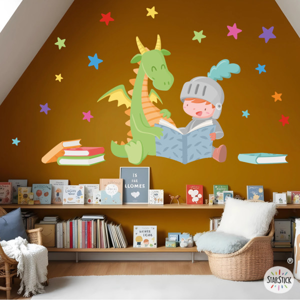 Vinilo pared Dragón y Caballero leyendo – Decoración educativa para biblioteca infantil o aula