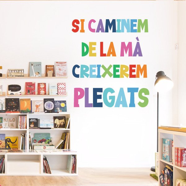Decoració de l'aula amb vinils - Si caminem de la mà... - Tria idioma!