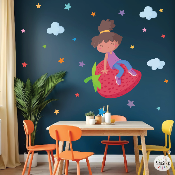 Mural infantil Niña con fresa – Decoración colorida para comedores escolares, cocinas infantiles y espacios educativos
