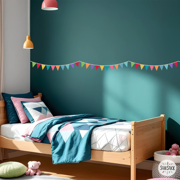 Self-adhesive wall border with colorful pennants | Easy to apply | Fun wall decoration