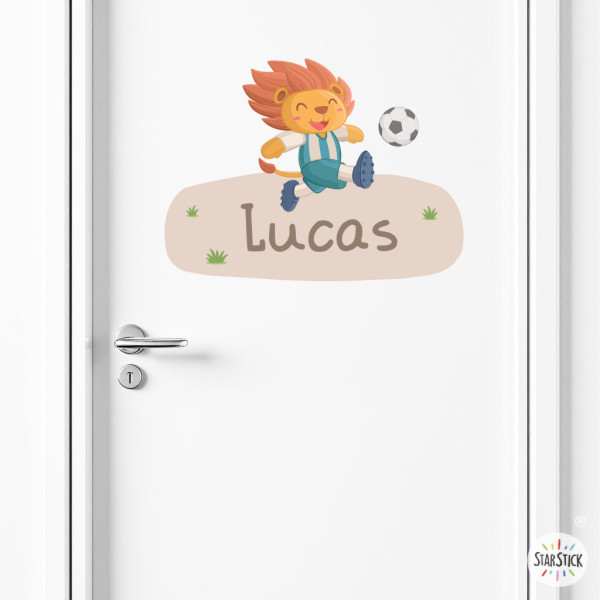 Vinil infantil amb nom – Lleó futbolista | Decoració infantil personalitzada