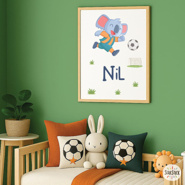 Cuadro infantil personalizado koala futbolista | Decoración única para niños