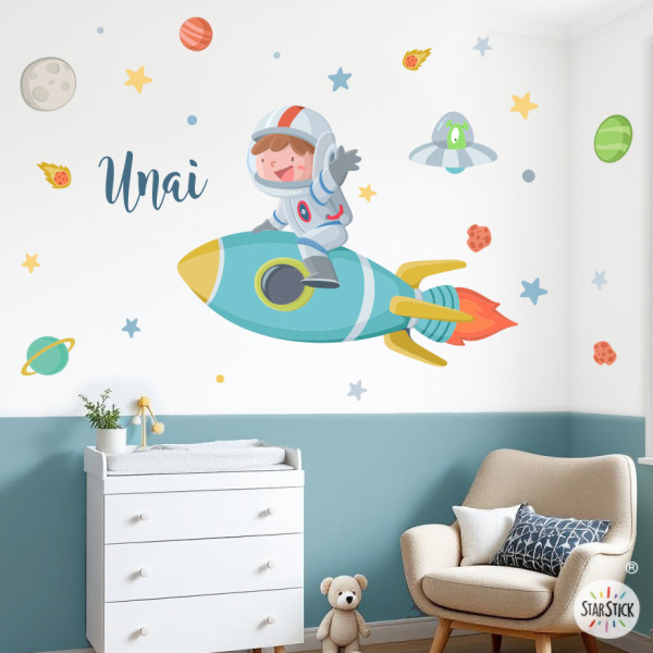 Vinilo infantil niño en cohete – Decoración pared habitación bebé