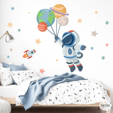 sticker mural enfant astronaute avec planètes personnalisé avec prénom décoration chambre enfant