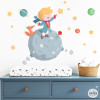 Sticker mural enfant Le Petit Prince assis sur sa planète avec étoiles et planètes pour décoration chambre bébé ou enfant