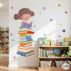 Vinil mural nena morena llegint sobre llibres | Decoració per escoles i biblioteques