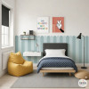 Panel de pared con rayas verticales y borde festoneado para decoración juvenil