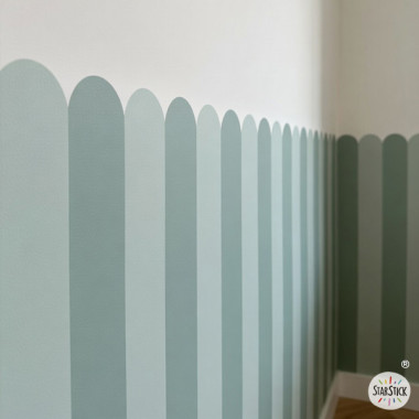 Panell de paret amb ratlles...