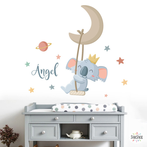 Sticker pared infantil koala columpio sobre luna decoración habitación bebé