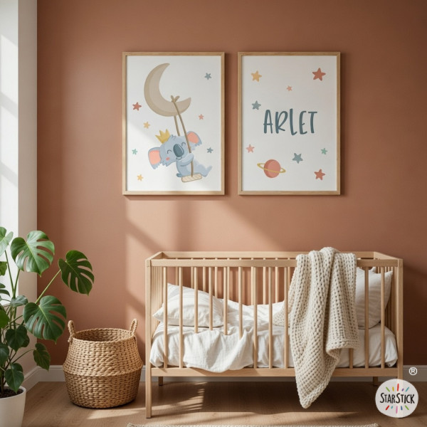 Tableau pour enfants personnalisé avec prénom – Koala sur la lune avec balançoire pour chambre bébé