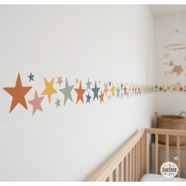 Cenefa adhesiva infantil d’estrelles en tons Boho, efecte pintat. Decoració infantil i juvenil.