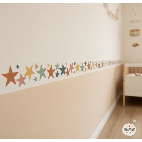 Frise adhésive pour enfants avec des étoiles aux tons Boho, effet peint. Décoration pour enfants et adolescents.