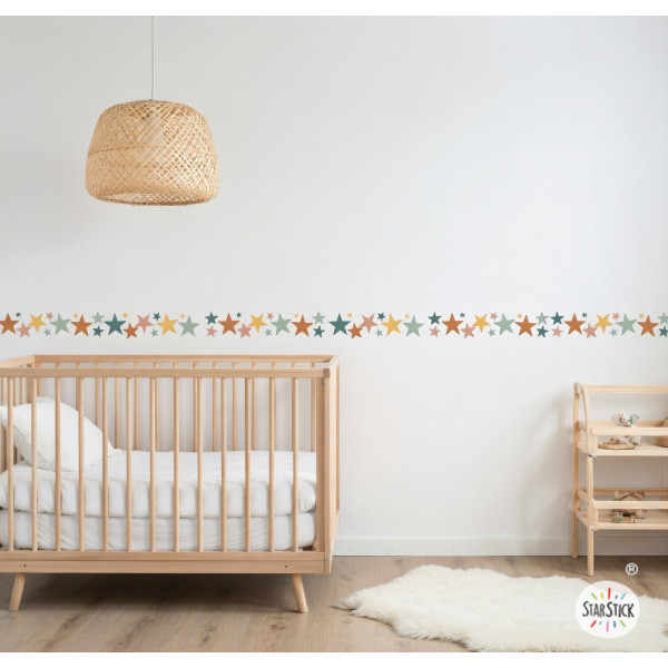 Cenefa adhesiva infantil d’estrelles en tons Boho, efecte pintat. Decoració infantil i juvenil.